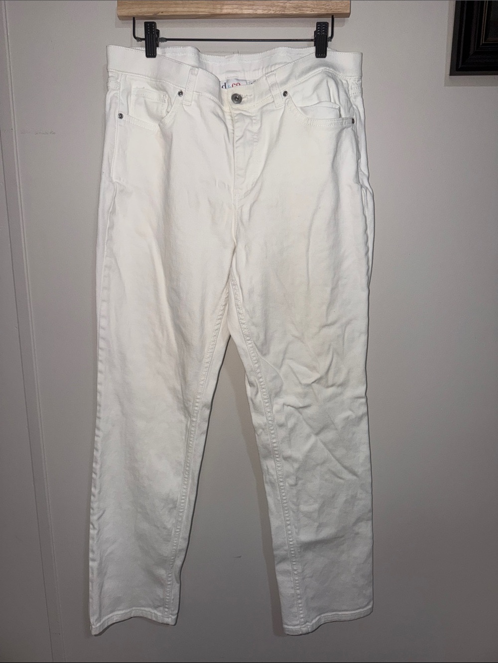 Straight Leg Women's White Jeans - Classic Clean Look